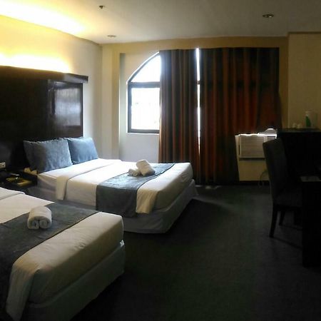 White Knight Hotel Cebu Stadt Exterior foto